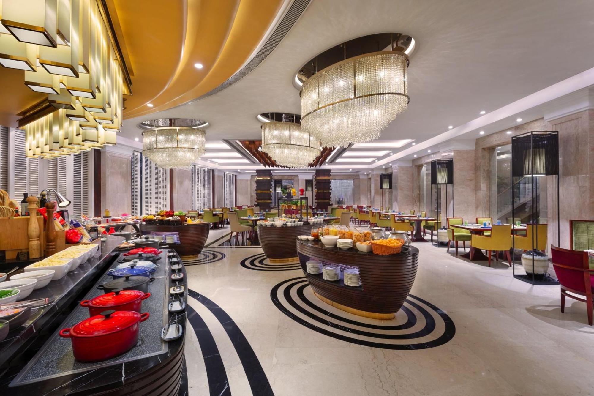 Sheraton Grand Pune Bund Garden Hotel Екстер'єр фото