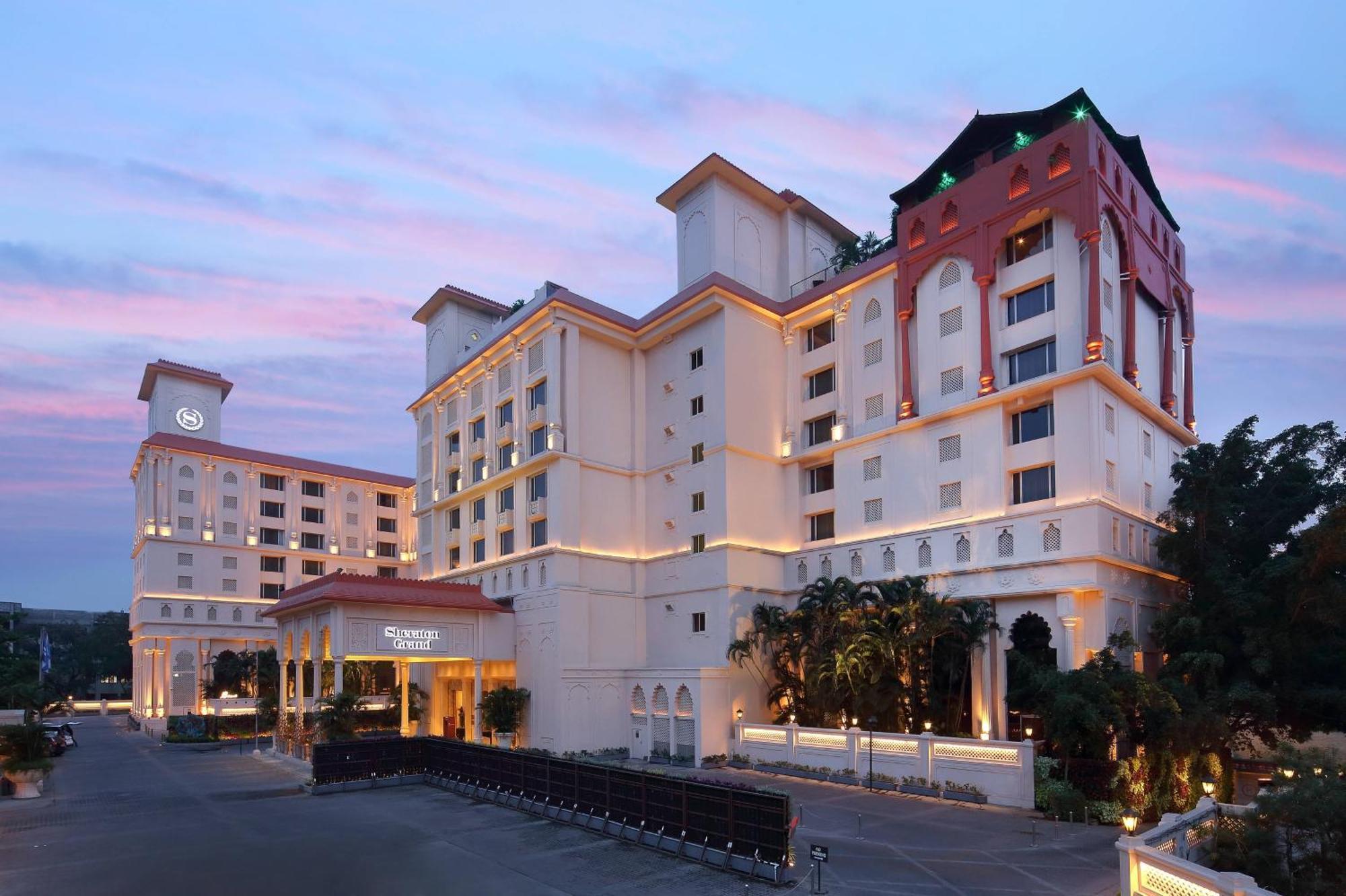 Sheraton Grand Pune Bund Garden Hotel Екстер'єр фото