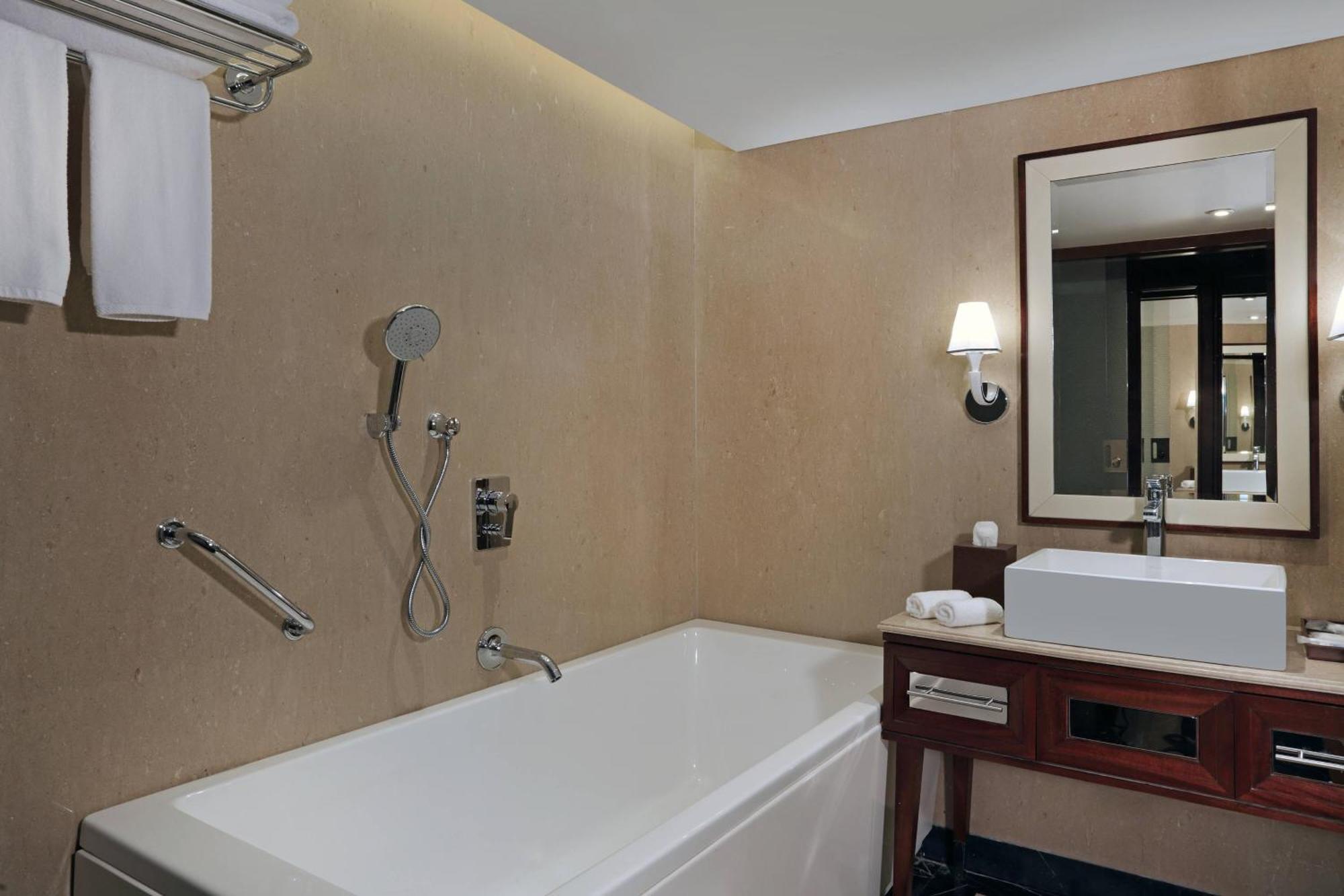 Sheraton Grand Pune Bund Garden Hotel Екстер'єр фото