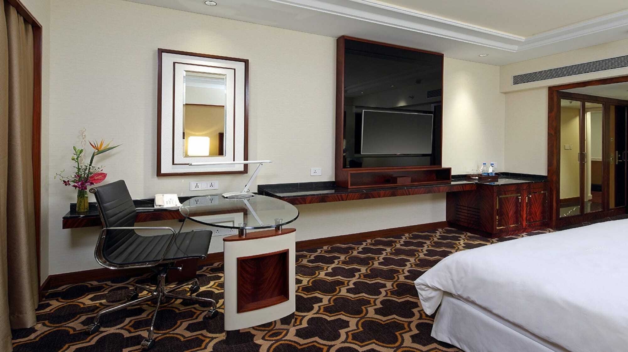 Sheraton Grand Pune Bund Garden Hotel Екстер'єр фото